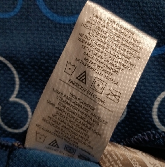 🆕Disney Parks Cooling Towel - Mickey Mouse Icon - Blue NWOT - Picture 7 of 10